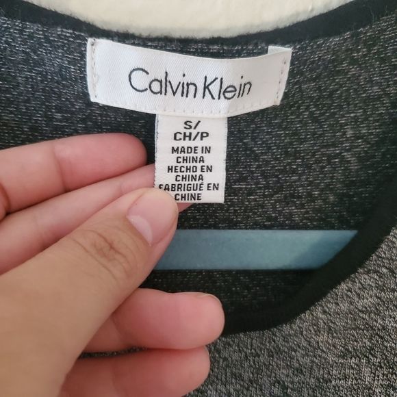 Calvin Klein cold shoulder top small - Picture 5 of 9
